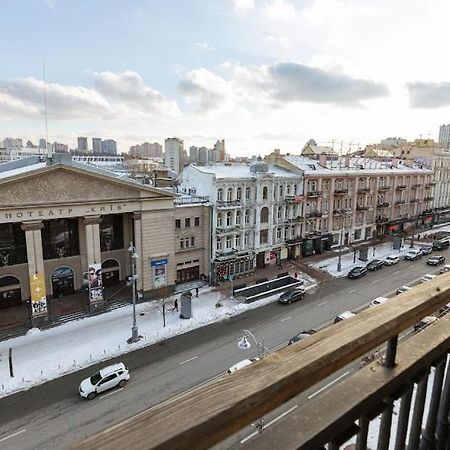 911 Apartments Antonovichа Kyiv Exterior photo
