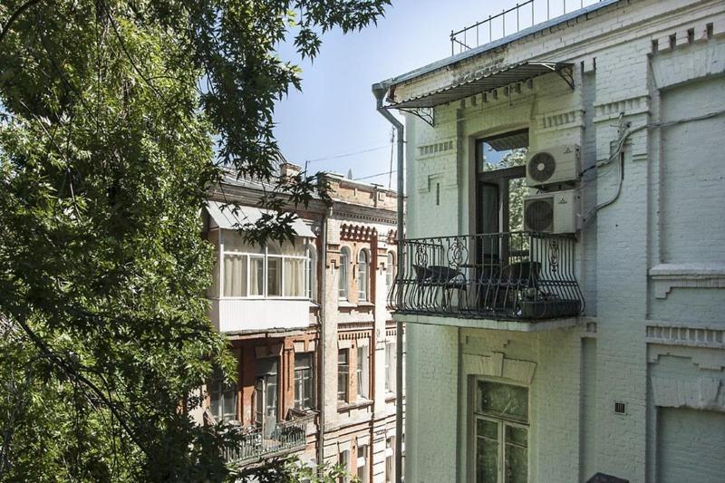 911 Apartments Antonovichа Kyiv Exterior photo