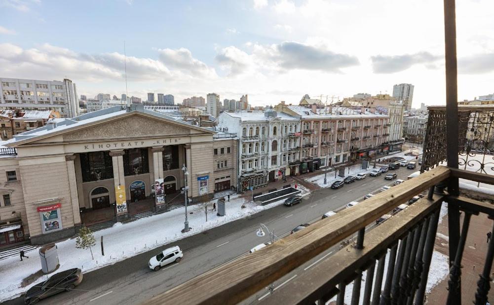 911 Apartments Antonovichа Kyiv Exterior photo