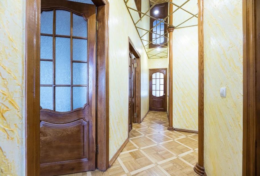 911 Apartments Antonovichа Kyiv Exterior photo